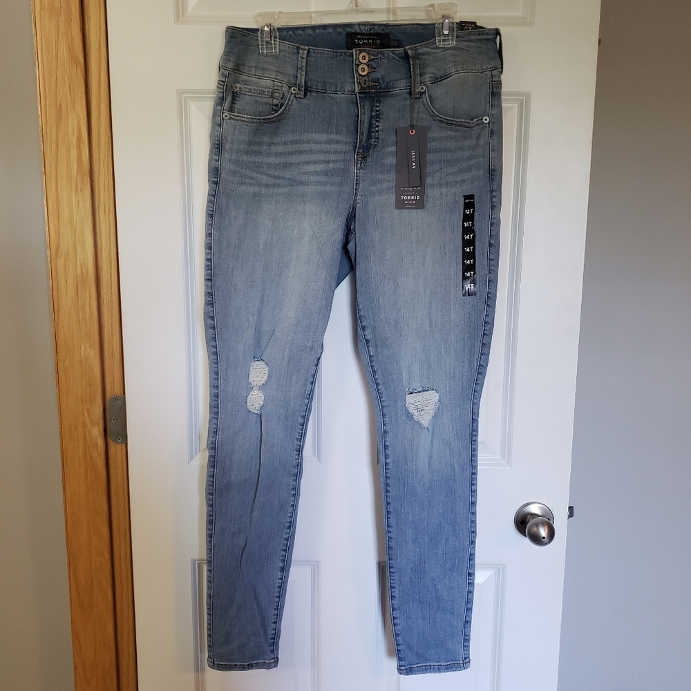 Torrid Light Wash Jeggings